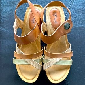 Euro Soft by Sofft.  Lt. brown and gold Sandal.  Size 10.  Excellent condition.